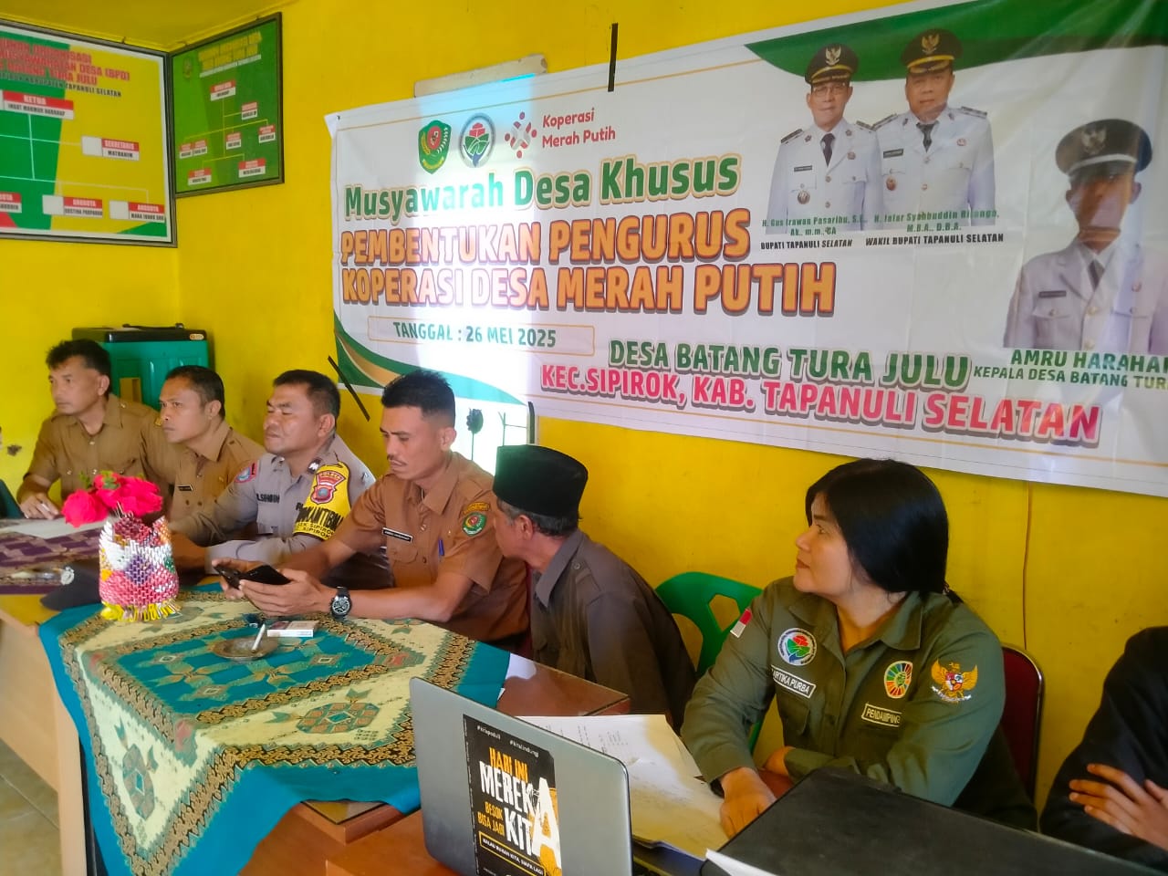 Suasana musyawarah pembentukan Koperasi Merah Putih di Desa Batang Tura Julu, Kecamatan Sipirok, Kabupaten Tapanuli Selatan