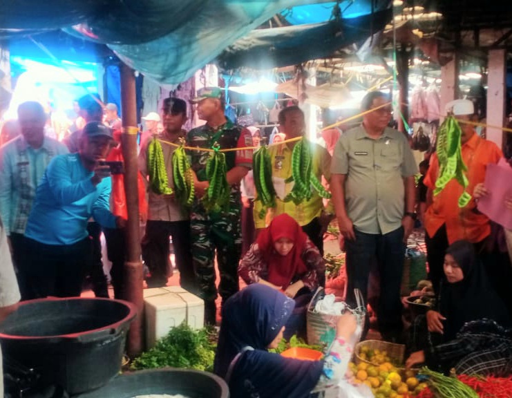 Pelaksanaan Sidak ke Pekan Pasar Sipirok dalam rangka mengecek harga bahan pokok jelang Idul Adha