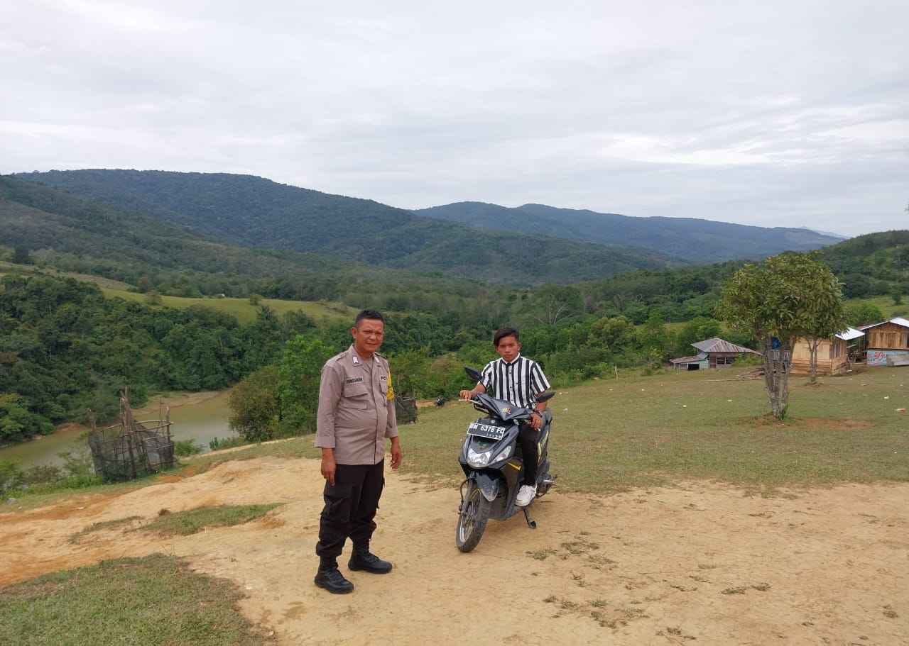 Personel Polsek Padang Bolak menggelar pengamanan di objek wisata Danau Tao saat libur Hari Raya Idul Adha 1446 Hijriah