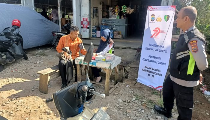 Sambut HUT Bhayangkara ke-79, Polres Tapsel Bhakti Kesehatan Gratis di Jalan