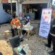 Sidokkes Polres Tapsel saat menggelar pengecekan kesehatan gratis ke pengemudi mobil penumpang dan becak bermotor
