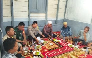 Proses mediasi sengketa jual beli tanah yang difasilitasi Bhabinkamtibmas Polsek Padang Bolak, Aipda M Siregar dan Bripka Amirul S Hasibuan, Babinsa Sertu Jaelani Sirergar, bersama pihak pemerintah Desa, hingga berakhir damai