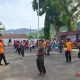 Suasana olahraga bersama Kapolres Tapanuli Selatan di depan Kantor Camat Batang Toru