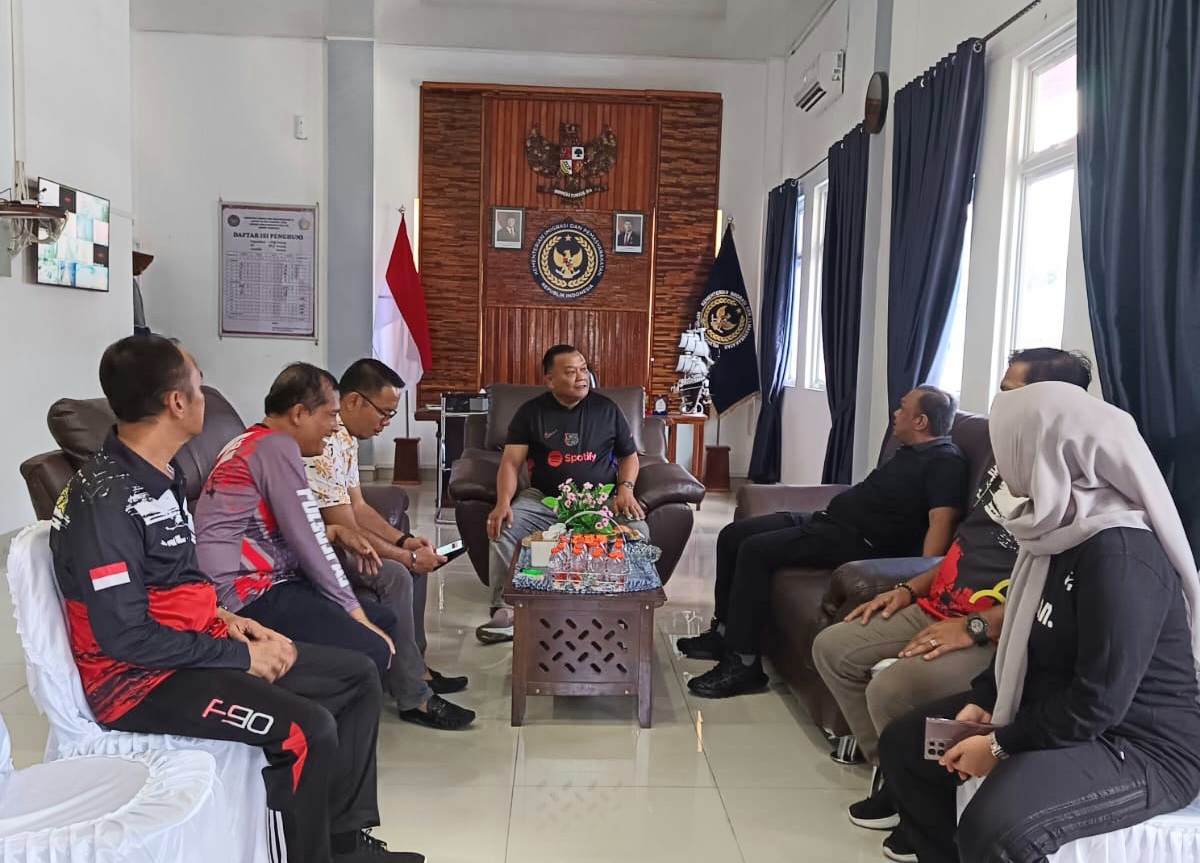 Kalapas Kelas IIB Padangsidimpuan, Mathrios Zulhidayat Hutasoit, saat menerima kunjungan istimewa dari Wakil Wali Kota H Harry Pahlevi Harahap, dan jajaran di ruang kerjanya