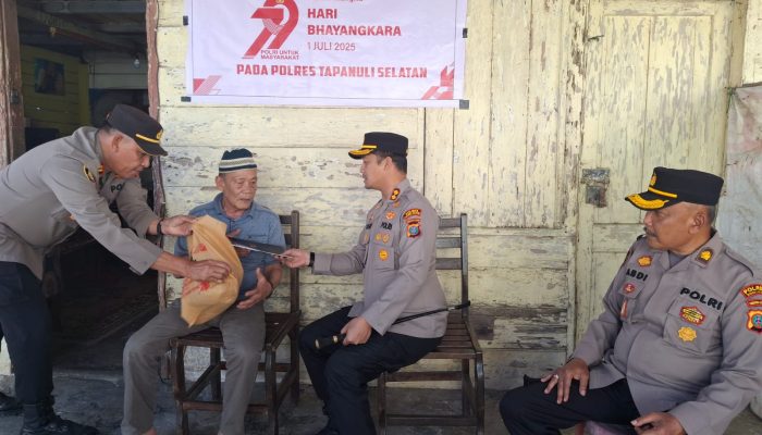 Merasa Tak Dilupakan, Purnawirawan Terharu Saat Dibantu Kapolres Tapsel