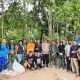 Petugas gabungan saat melakukan pengecekan keberadaan Harimau Sumatera yang menurut pengakuan salah seorang petani, Holid Hasibuan, terlihat muncul di area Kebun karet di Desa Pudun Jae