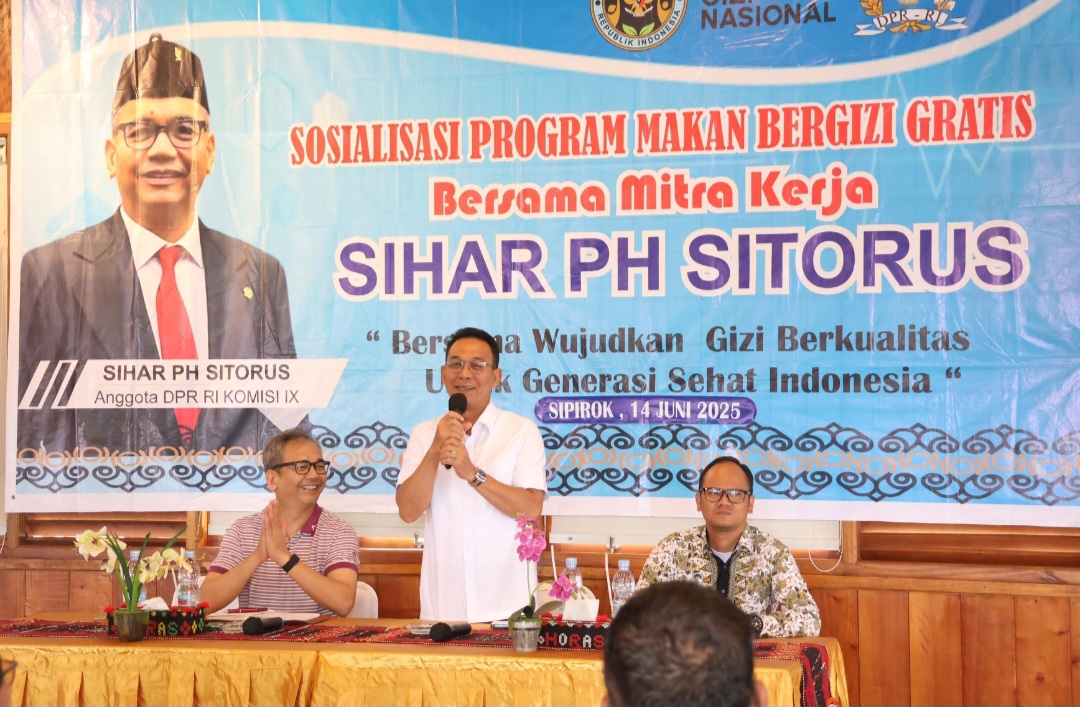Bupati Tapsel, Gus Irawan Pasaribu, saat menghadiri sosialisasi program MBG bersama Anggota DPR RI, Sihar Sitorus, di Sopo Namora