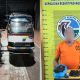 Seorang tukang becak yang kedapatan bawa puluhan paket ganja dengan berat Bruto ratusan Gram berinisial, IFL alias Ucok Botol, saat menunjukkan barang bukti usai ditangkap Tim Opsnal Satresnarkoba Polres Padangsidimpuan