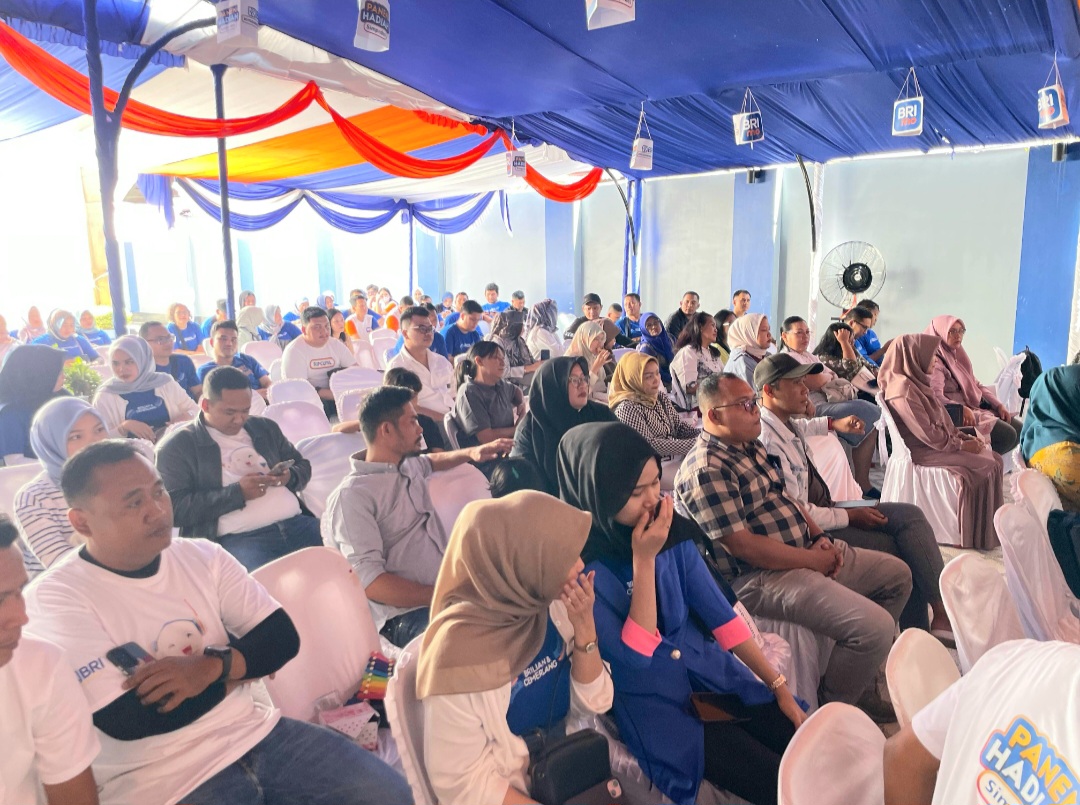 Ratusan nasabah peserta 'Panen Hadiah Simpedes' untuk periode undian Semester II tahun 2024 begitu antusias menunggu undian yang digelar BRI Cabang Padangsidimpuan