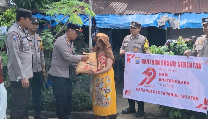 Maslaeni Terharu saat Kapolsek Batang Toru Datang Membantunya