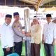 Kapolres Tapsel, AKBP Yasir Ahmadi, menyerahkan bantuan bahan bangunan ke pengurus Panti Jompo Jamaah Amaliyah