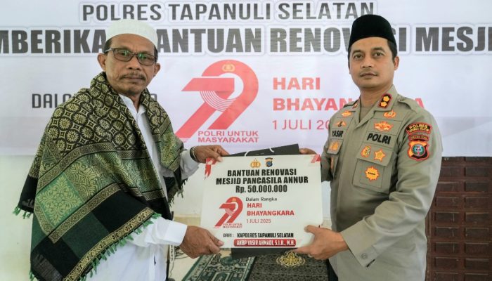 Kapolres Tapsel Salurkan Bantuan Rp50 Juta dan Sembako ke Pesantren