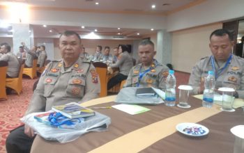 Plh Kasat Binmas Polres Tapsel, Iptu Taufik Simanullang dan KBO Binmas Iptu Bangun Siregar, dan lainnya saat mengikuti pelatihan strategi Polmas 2025 dari Polda Sumut