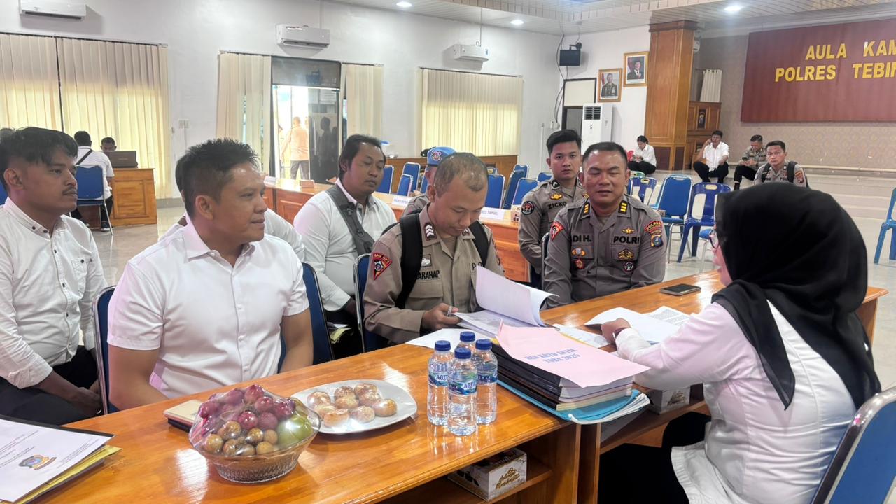 Kabag Ops Polres Tapsel, AKP Adi Haryono, bersama Kasat Resnarkoba, AKP IR Sitompul, dan lainnya, saat mengikuti Was Ops Antik Toba-2025