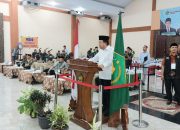 Wabup Tapsel, Jafar Syahbuddin Ritonga, memberi sambutan saat menyambut kepulangan jamaah haji asal Tapsel yang tergabung dalam Kloter 20