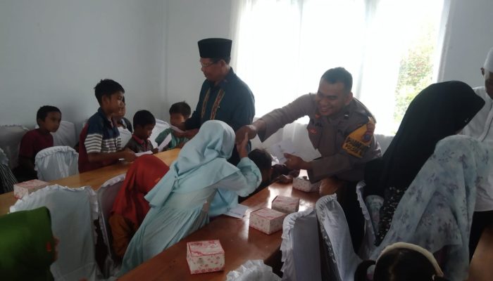 Polsek SD Hole Hadiri dan Kawal Penyaluran Bantuan untuk Anak Yatim