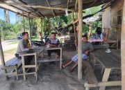 Bhabinkamtibmas Polsek Dolok, Bripka Sigit Dalimunthe, saat sambang dan tatap muka dengan warga binaan