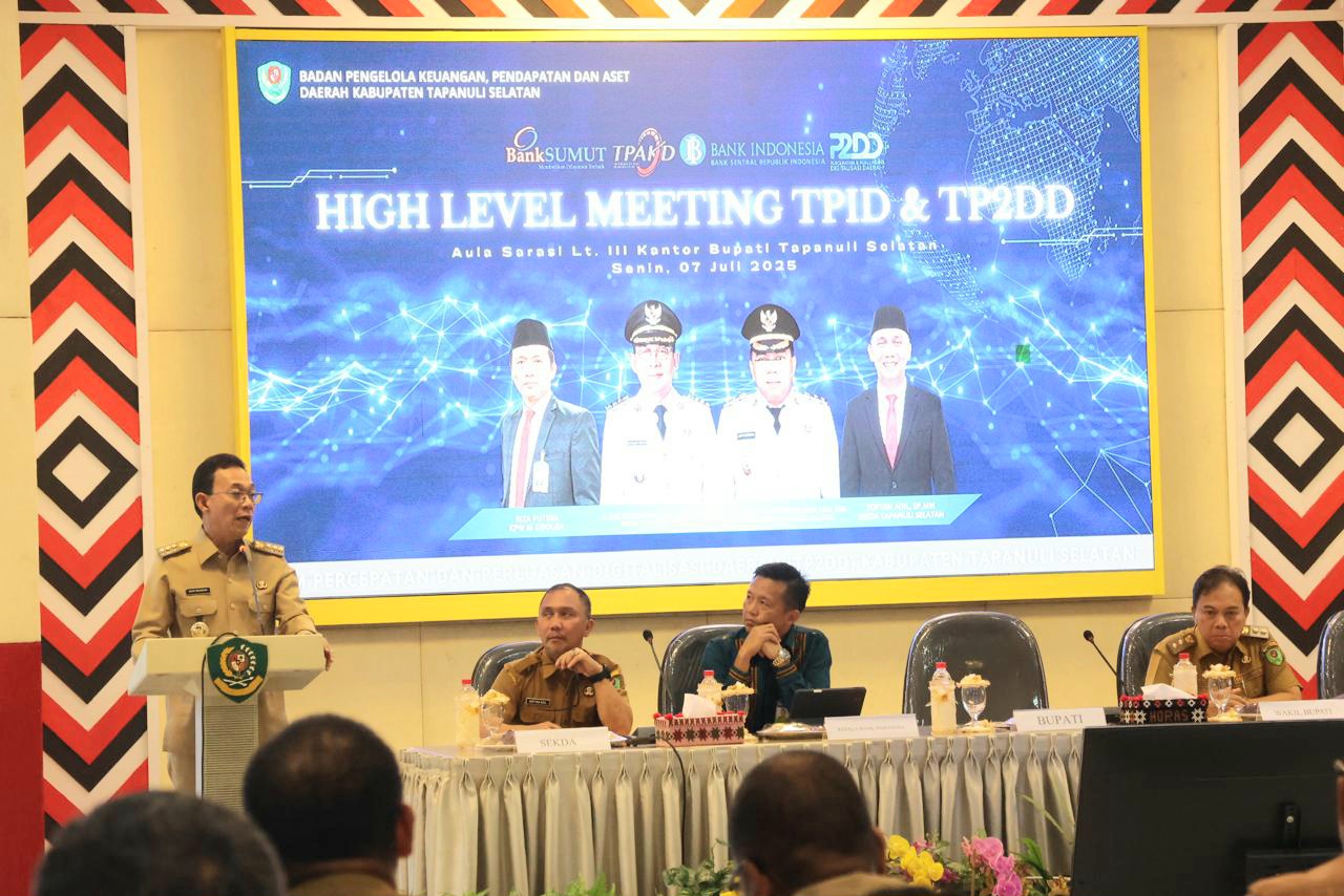 Bupati Tapsel, Gus Irawan Pasaribu, saat memberikan sambutan dalam HLM TPID dan Tim TP2DD