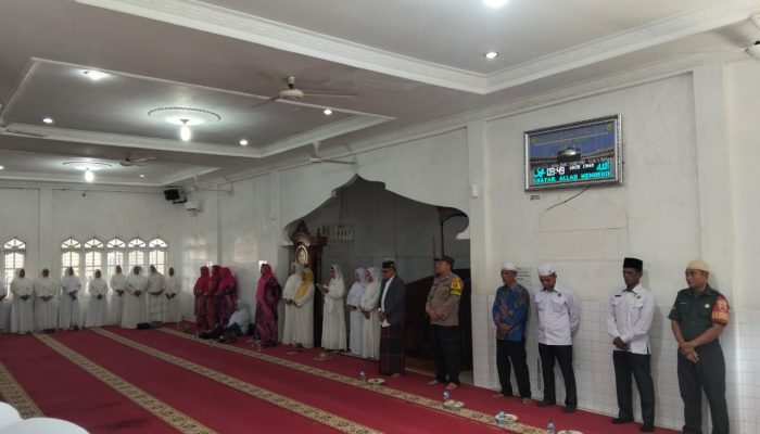 Pererat Silaturahmi, Polsek Padang Bolak Hadiri Pengajian BKMT