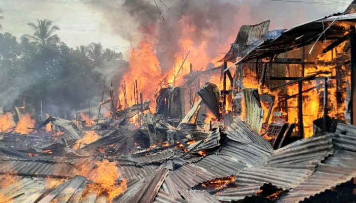 Kebakaran Hebat di Padangsidimpuan, 4 Kios dan 1 Rumah Ludes Dilalap Api