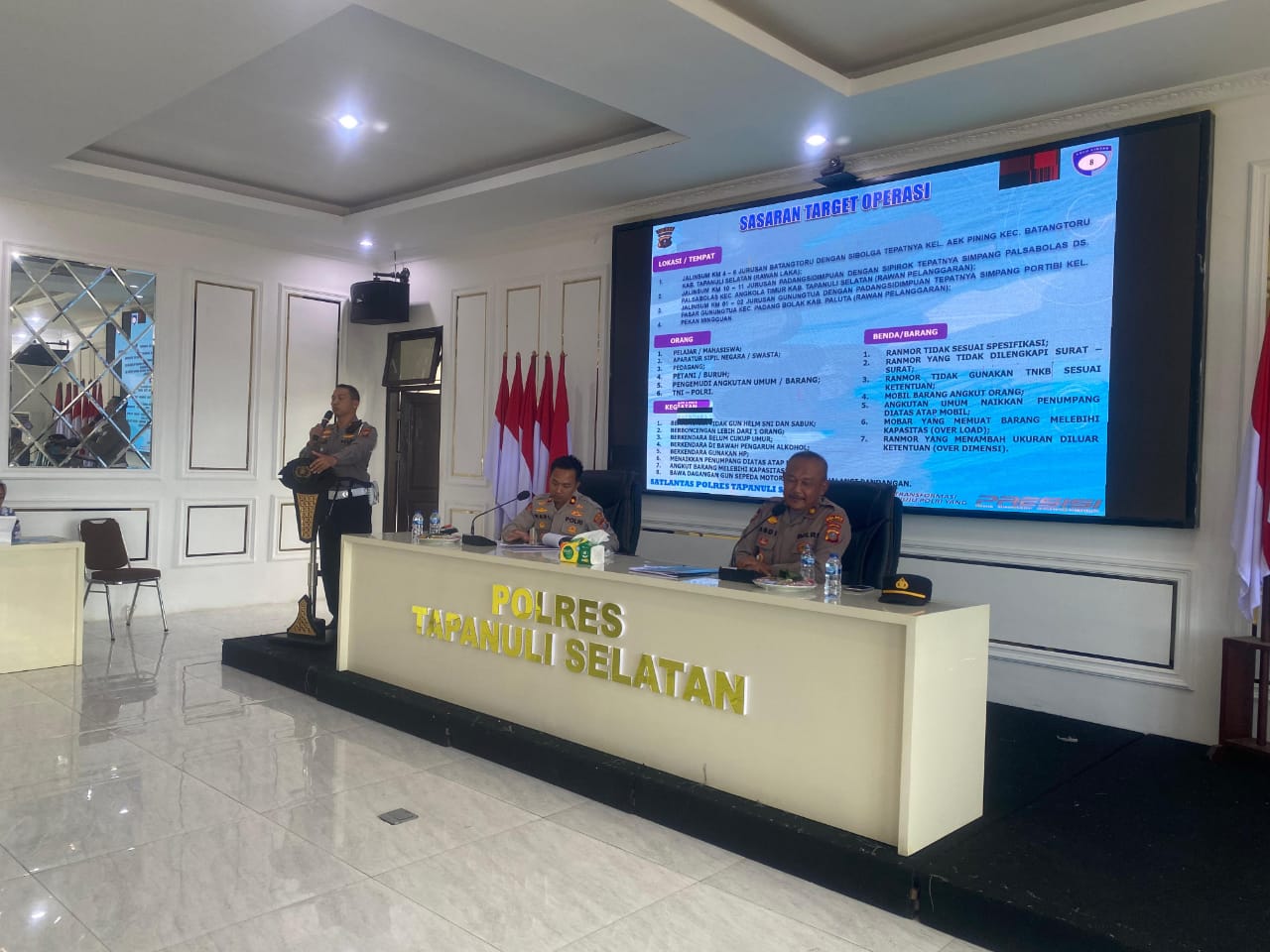 Waka Polres Tapsel, Kompol Rapi Pinakri, saat memimpin Lat Pra Ops Patuh Toba 2025
