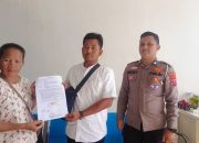 Personel Satlantas Polres Tapsel usai berhasil mendamaikan kedua belah pihak yang terlibat dalam perkara lalu lintas setelah melewati upaya mediasi