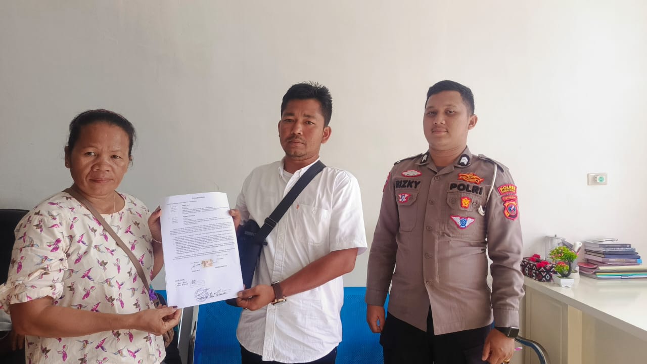 Personel Satlantas Polres Tapsel usai berhasil mendamaikan kedua belah pihak yang terlibat dalam perkara lalu lintas setelah melewati upaya mediasi