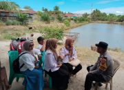 Bhabinkamtibmas Polsek Padang Bolak, Bripka Amranuddin Siregar, saat melakukan sambang dan tatap muka terhadap warga Desa Aek Haruaya