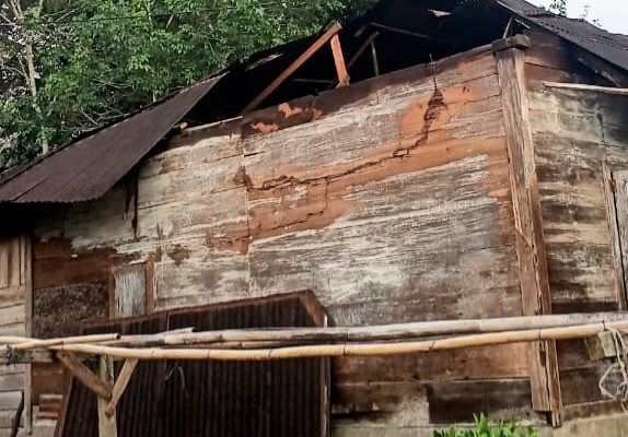 Angin Kencang Terjang Saba Tolang, Satu Rumah Warga Rusak Parah