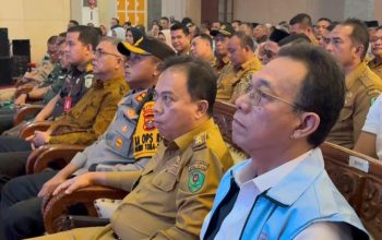 Bupati Tapsel, Gus Irawan Pasaribu, bersama Wakil Bupati Jafar Syahbuddin Ritonga, Kapolres AKBP Yon Edi Winara, dan jajaran Forkopimda lainnya saat mengikuti peluncuran kelembagaan Koperasi Desa/Kelurahan Merah Putih secara serentak lewat virtual zoom
