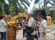 Melalui program, 'Peduli BSP' berkolaborasi dengan anggota komisi C DPRD Asahan, PT BSP Tbk Kisaran salurkan CSR berupa perbaikan jalan dan normalisasi parit