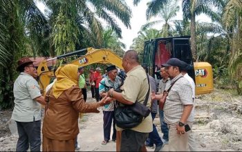Melalui program, 'Peduli BSP' berkolaborasi dengan anggota komisi C DPRD Asahan, PT BSP Tbk Kisaran salurkan CSR berupa perbaikan jalan dan normalisasi parit