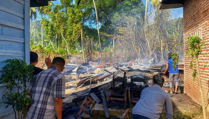 Api Lalap 3 Rumah di Sidimpuan, Bocah 3 Tahun Berhasil Diselamatkan
