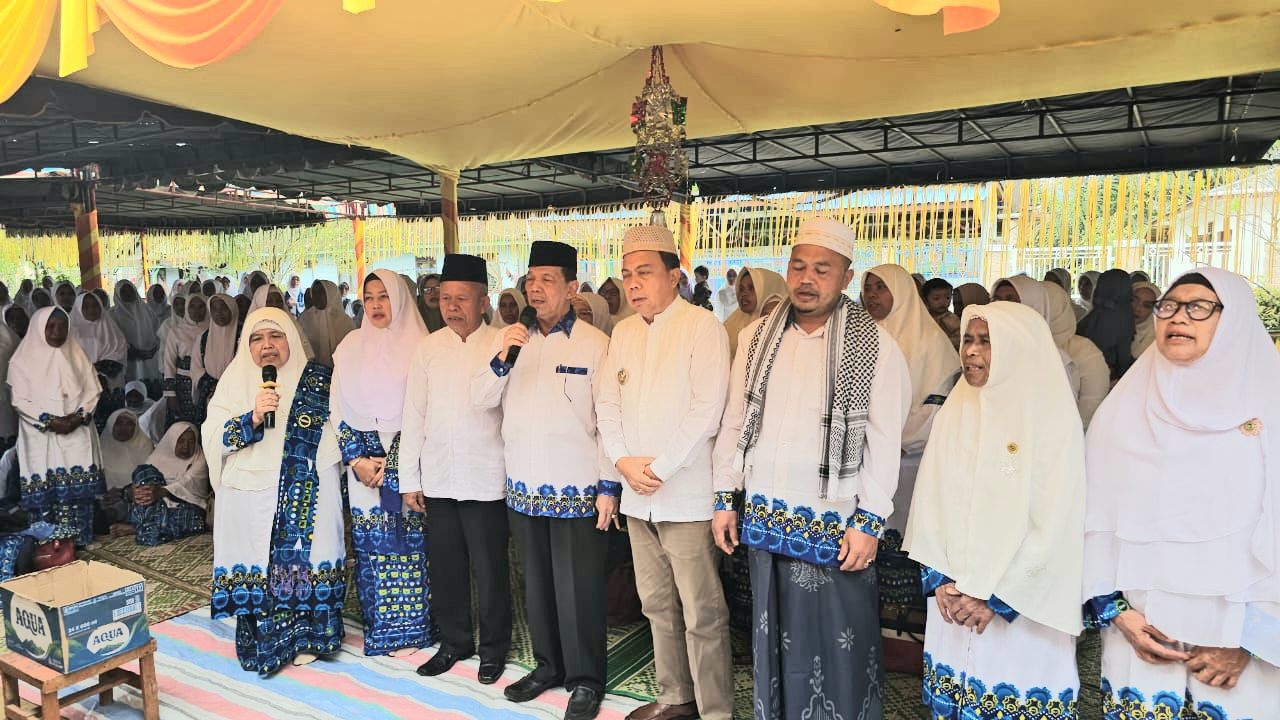 Bupati Tapsel dua periode, Syahrul M Pasaribu, bersama Wakil Bupati Jafar Syahbuddin Ritonga, dan lainnya saat menghadiri pengajian akbar sekaligus peringatan tahun baru 1 Muharram 1447 Hijriah Kecamatan Arse