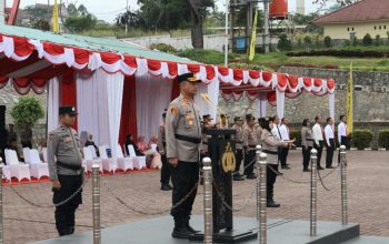 Kapolres Tapsel, AKBP Yasir Ahmadi, saat memimpin Upacara kenaikan pangkat