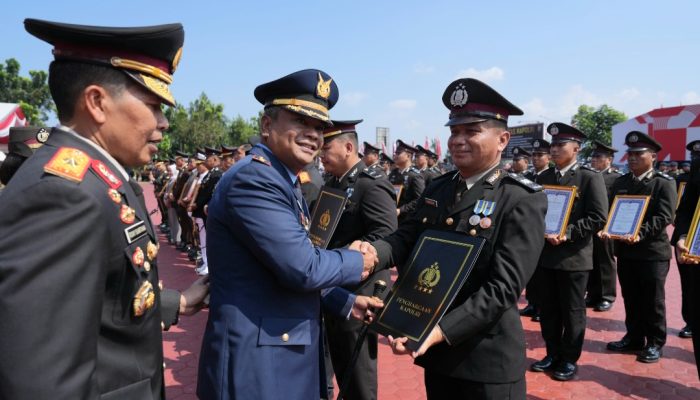 Capaian IKPA 100, Bendahara Polres Tapsel Raih Penghargaan dari Kapolri