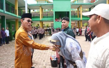 Bupati Tapsel, Gus Irawan Pasaribu, saat menghadiri pengukuhan 96 siswa-siswi MAN IC di Sipirok