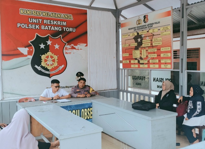 Proses mediasi perkara dugaan gadai/boroh lahan Kebun salak yang dilakukan oleh pihak yang tidak berhak yang digelar di Aula Polsek Batang Toru hingga berakhir damai