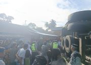 Personel Satlantas Polres Tapsel saat melakukan cek TKP kecelakaan lalu lintas antara Truk Tronton dan 2 mobil di Desa Panobasan Dolok