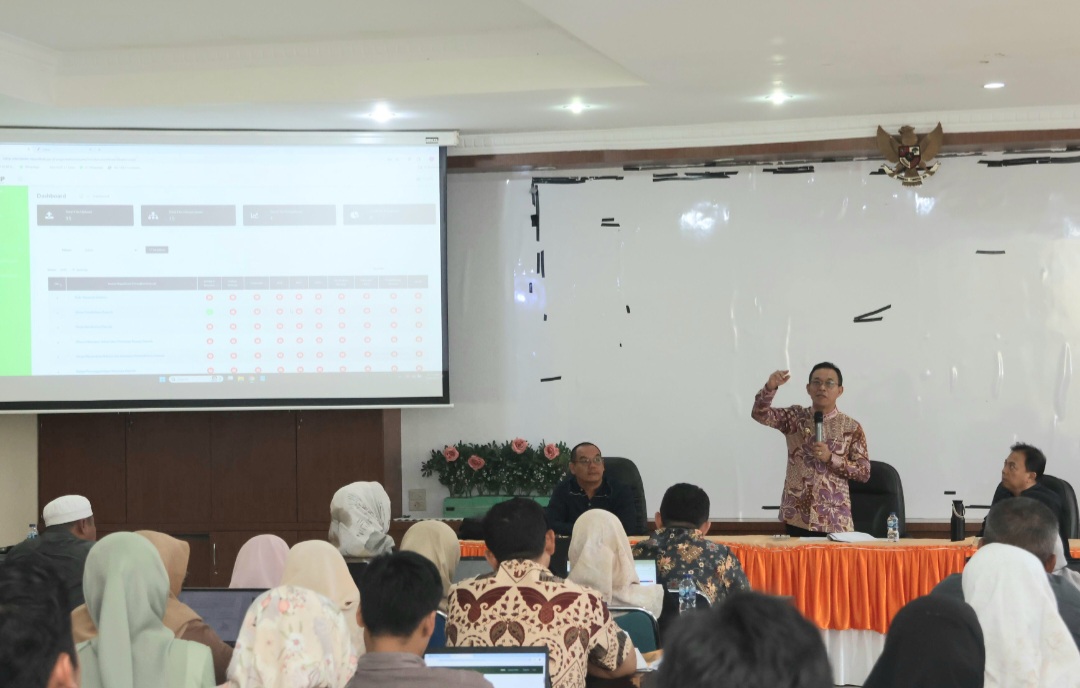 Bupati Tapsel Gus Irawan Pasaribu, bersama Wakil Bupati Jafar Syahbuddin Ritonga, dan lainnya di sela pelaksanaan sosialisasi aplikasi e-SAKIP ke jajaran