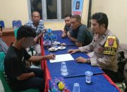 Di hadapan Kepala Desa Sipangko, Azan Sinaga, Bhabinkamtibmas Angkola Muara Tais, Aipda Bobby Rahman, perangkat desa, dan pihak pelapor, terlapor kasus pencurian hewan ternak bebek menandatangani surat pernyataan untuk tidak mengulangi perbuatannya di kemudian hari