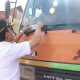 Bupati Tapsel, Gus Irawan Pasaribu, menempelkan stiker terkait imbauan taat pajak ke salah satu kendaraan saat Operasi Terpadu dan Gabungan Opsen PKB dan BBNKB