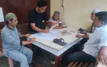Personel Polsek Dolok saat memediasi kasus dugaan penganiayaan hingga berakhir damai