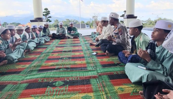 Humanis, Saat Pengajian Polres Tapsel Juga Santuni Anak Yatim