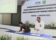 Bupati Tapsel, Gus Irawan Pasaribu, bersama Kepala BPKP Sumut, Farid Firman, menandatangani nota kesepahaman sebagai bentuk sinergi dalam rangka mewujudkan pemerintahan bersih