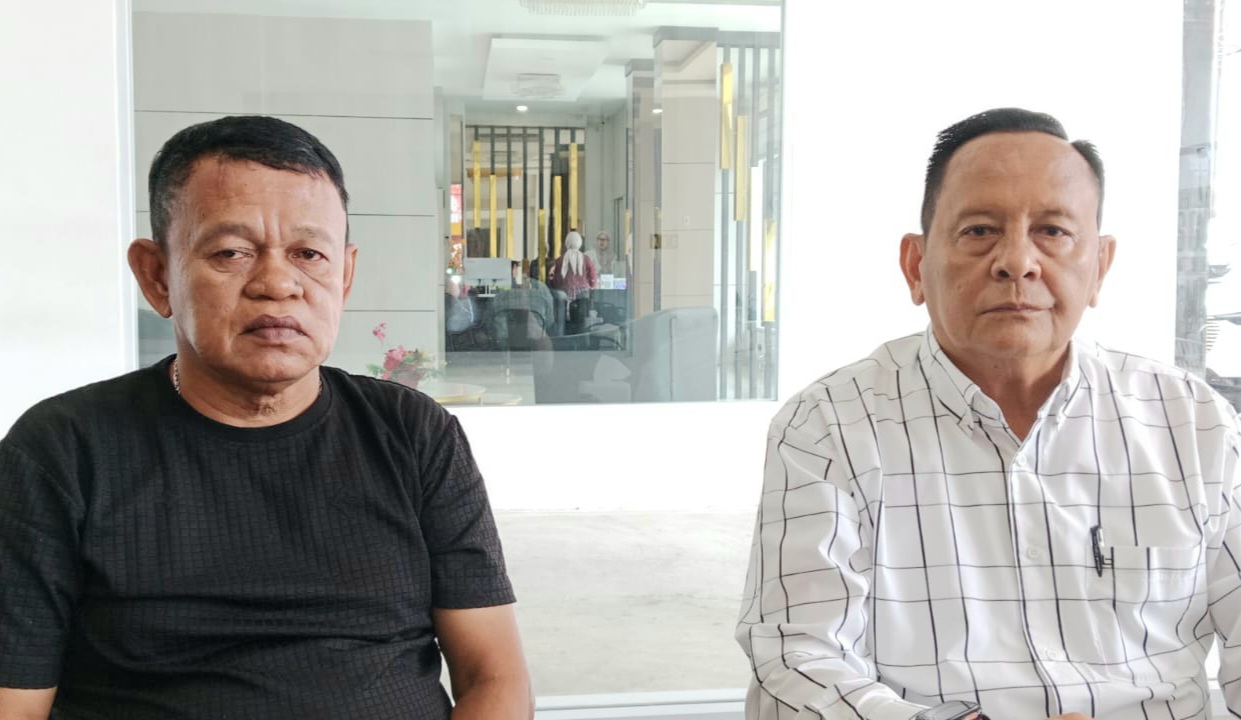 Imran alias Atan Kibot didampingi Kuasa Hukumnya, Kompol (Purn) Dr Anderson Siringoringo, akan melaporkan balik Dtm Syarifuddin ke Polres Asahan