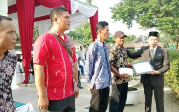 HUT Kemerdekaan RI ke-80 Perkebunan PT BSP Tbk Kisaran memberikan penghargaan dan reward kepada Karyawan pemanen terbaik