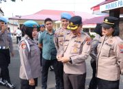 Waka Polres Padangsidimpuan, Kompol Rahman Takdir Harahap, didampingi Ps Kabag Ren AKP Maria Marpaung, Kasi Propam AKP B Lumbantobing, dan lainnya, saat memeriksa kelengkapan administrasi pribadi personel Polwan