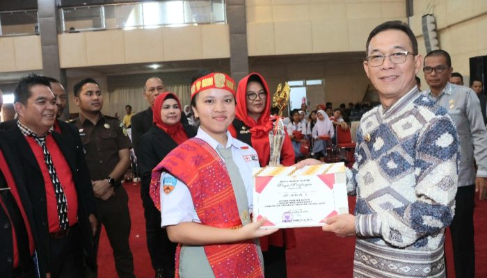 Bupati Tapsel Dorong Budaya Literasi Lewat Lomba Cerdas Cermat Pelajar