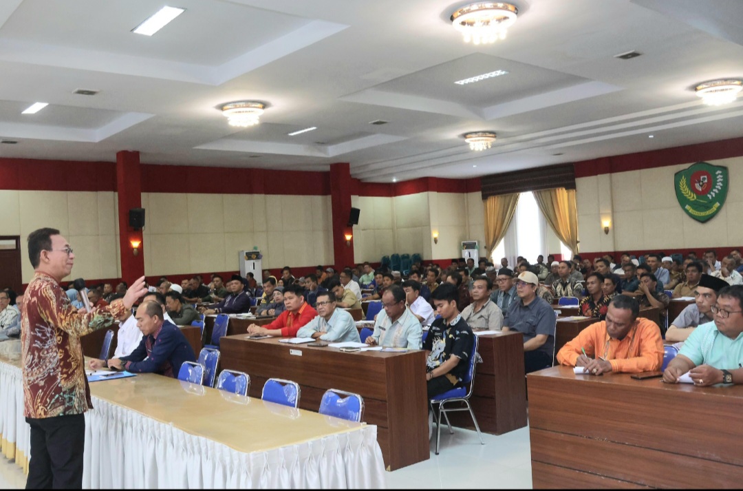Bupati Tapsel, Gus Irawan Pasaribu, saat memberi arahan saat rapat koordinasi ketahanan pangan Desa/Kelurahan